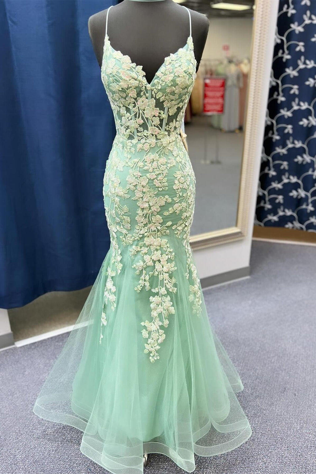Green Mermaid Satin Maxi Prom Dress with Appliques main image 0