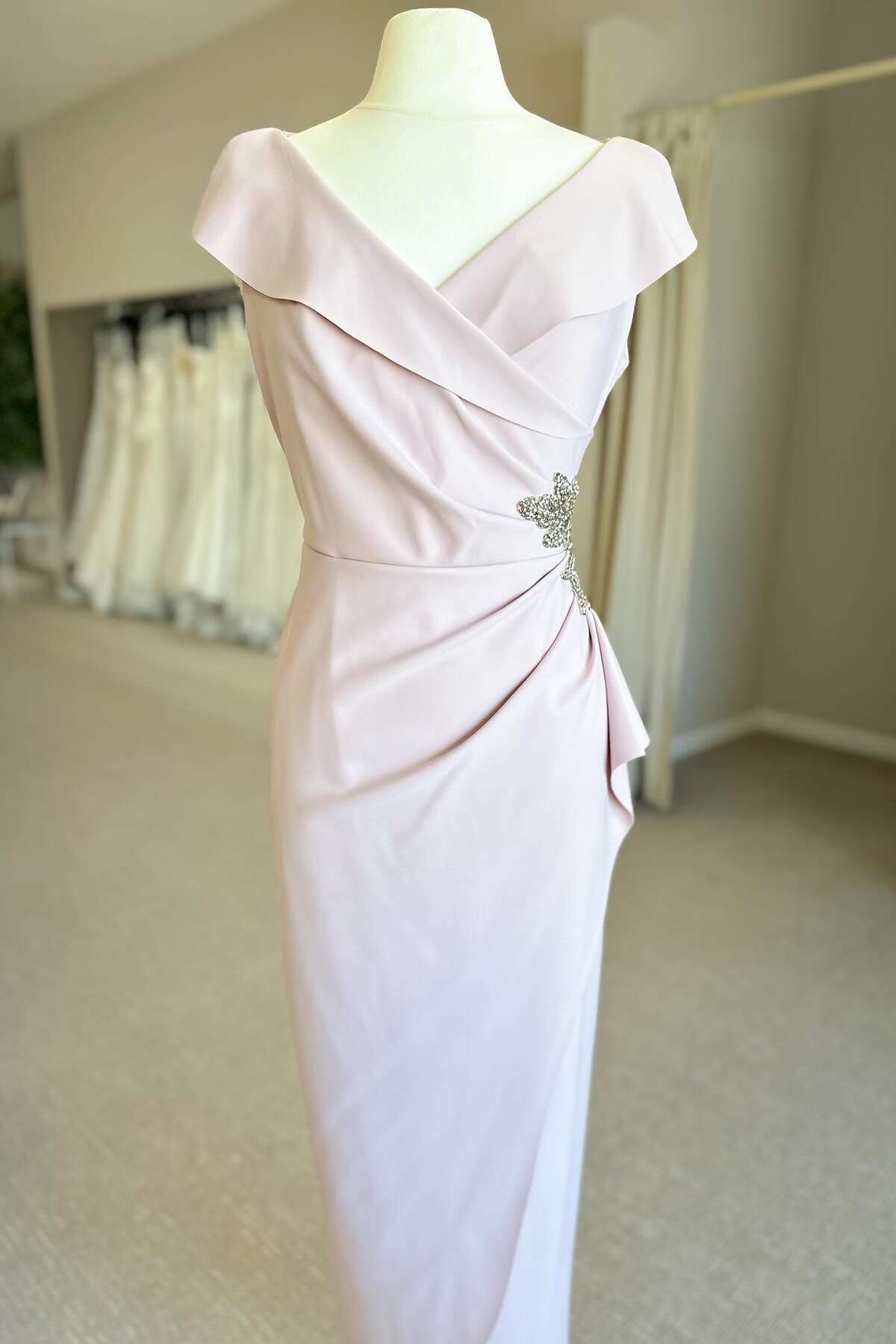 Pink Cap Sleeve Twist Diamond Applique Fitted Mother of the Bride Dress