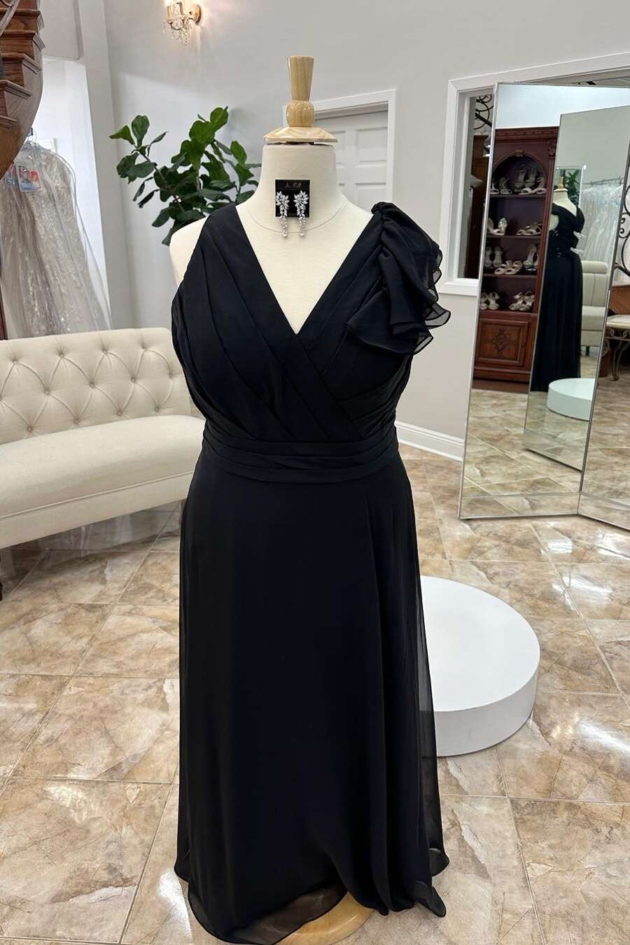 black ruffle bridesmaid dress V-neck Fitted Long Mother of the Bride – Dressesforparty Size:6 M ruffled tiers long brown dress 2026 Wedding Dress Satin