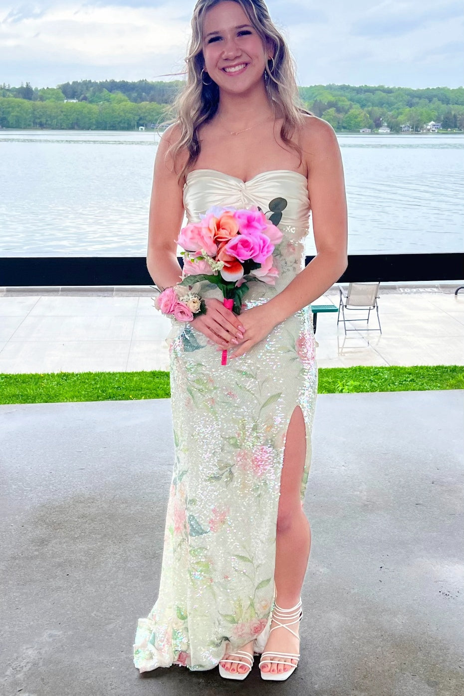 White Floral Sequin Sweetheart Fitted Dress