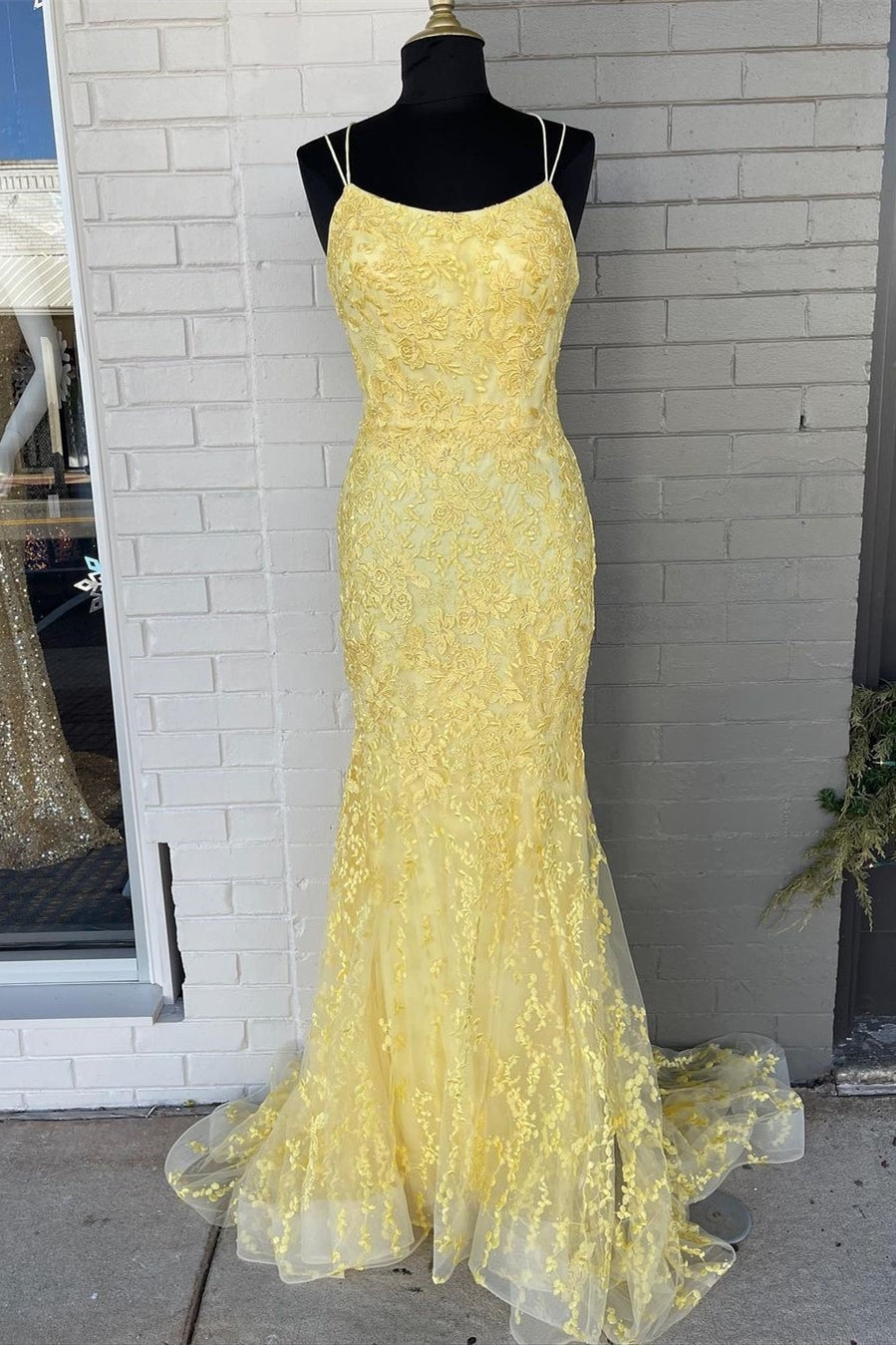 Mermaid Yellow Lace Appliques Straps Long Prom Dress
