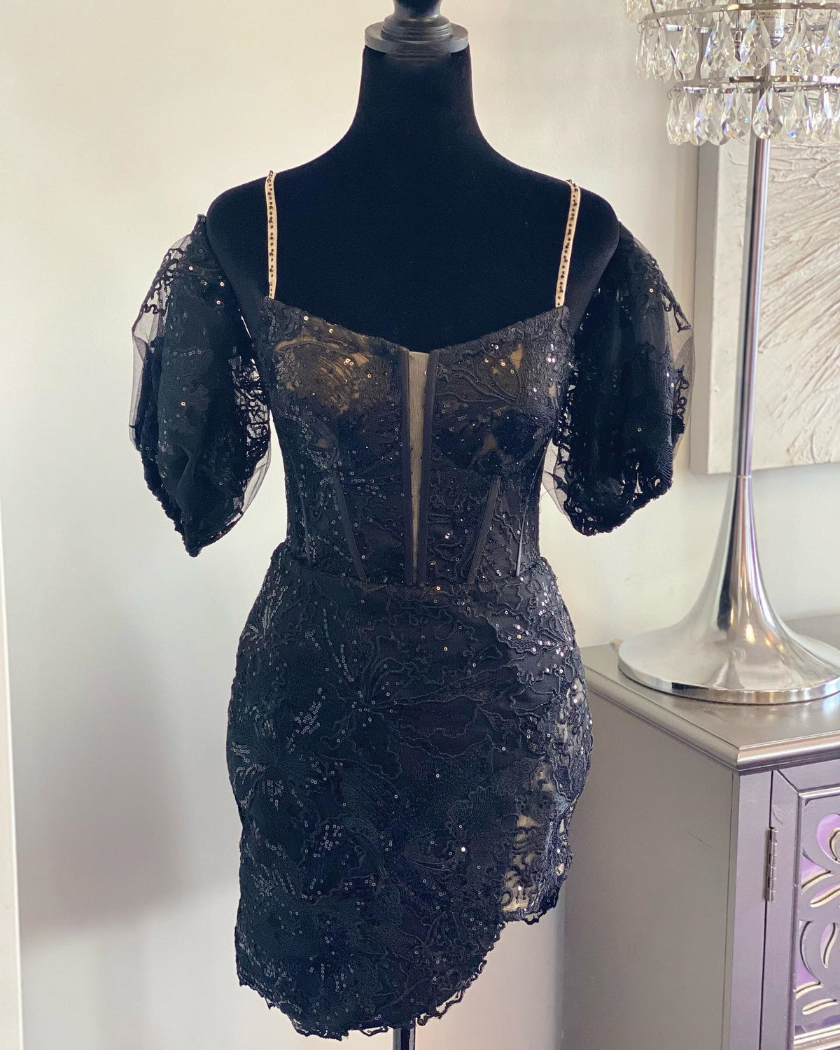 Black Lace Appliques Bodycon Mini Dress with Short Puffy Sleeves