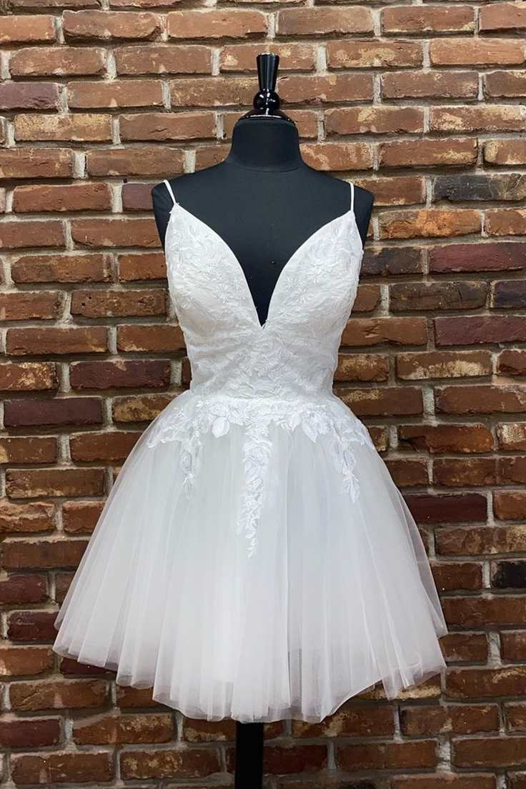 White A-line Short Lace Appliques Homecoming Dress